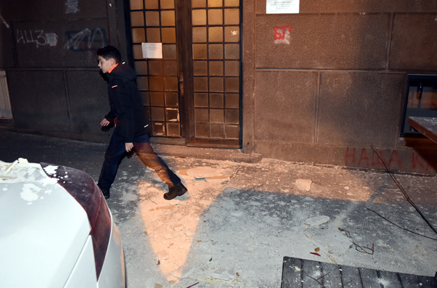 Кошава прави хаос, у Палмотићевој пао део фасаде, само срећом није било повређених! (ФОТО)